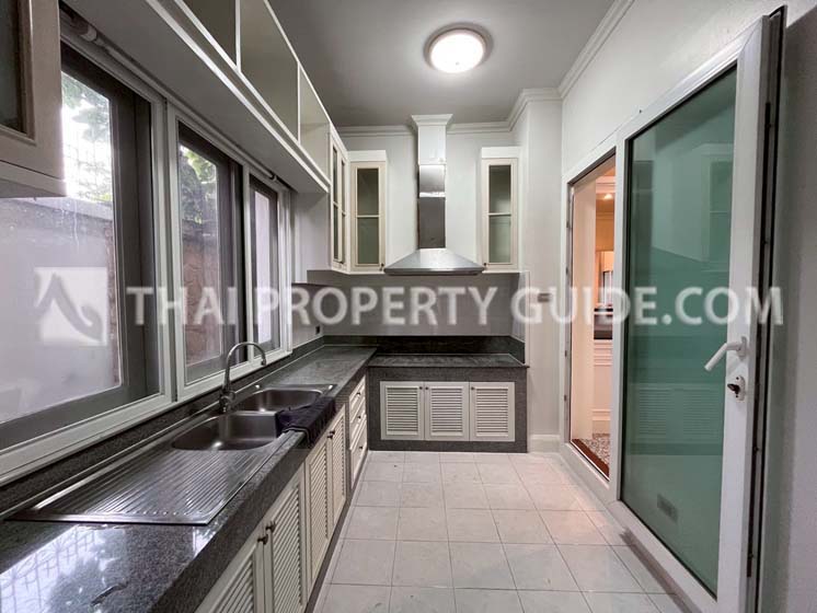 House with Shared Pool in Bangnatrad 